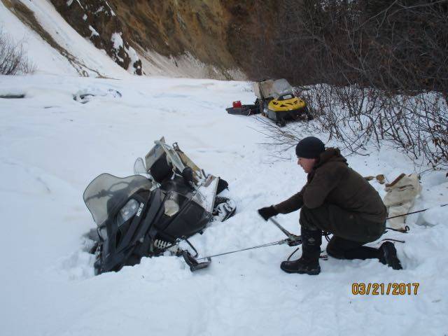 Traveling with a snowmachine on a Yukon trapline